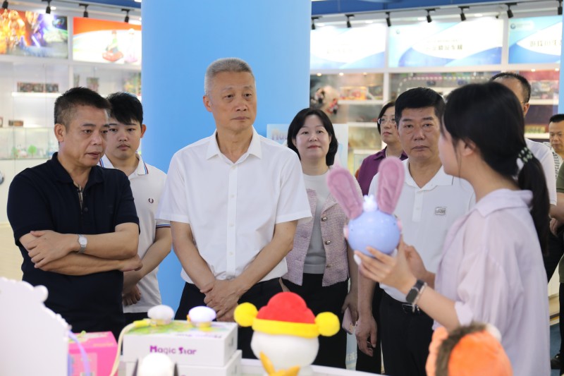 市人大常委会调研逐梦国际 关注科技赋能传统玩具产业